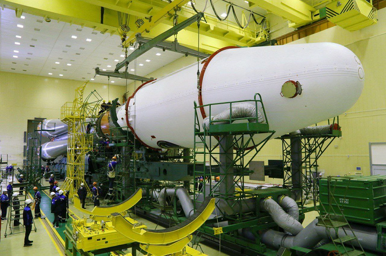 К запуску «Арктики-М» № 2 готовы: на Байконуре собрали ракету «Союз-2.1б»
